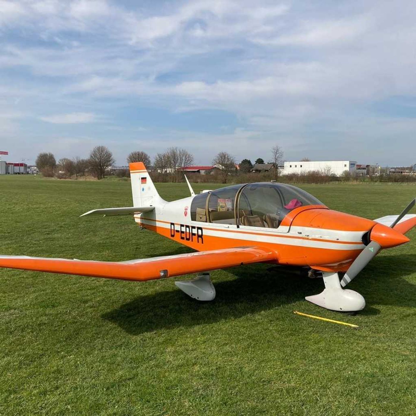 Robin DR400/180 Remorqueur