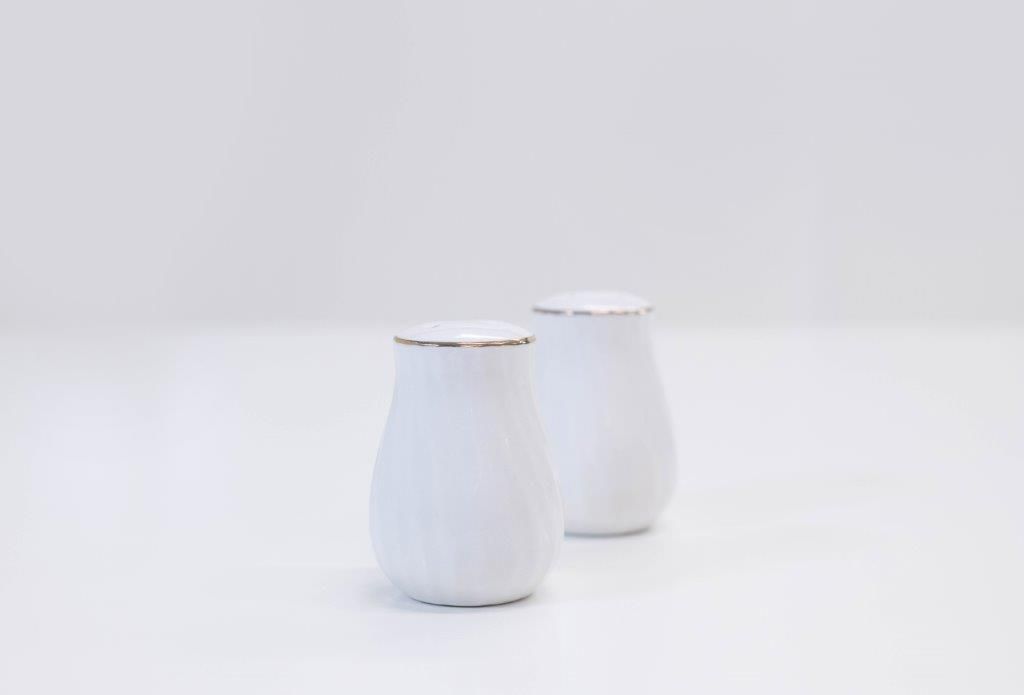 Salt and Pepper Shaker (1)
