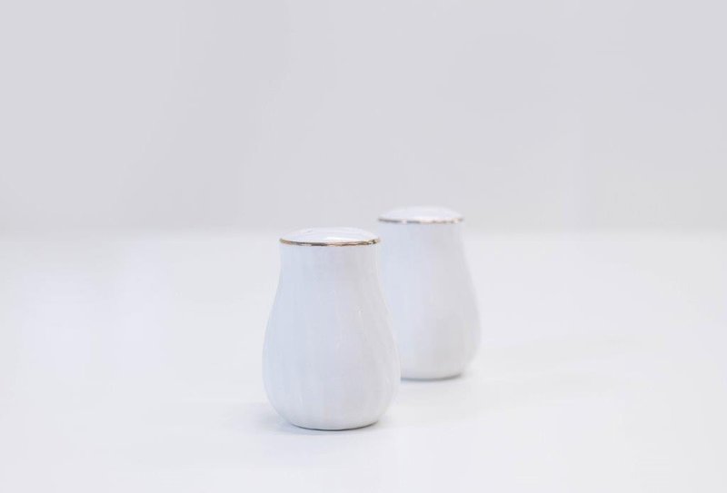 Salt and Pepper Shaker (1)
