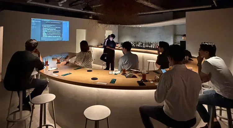 AIランチ交流会でメンバーがAIについて話している様子
