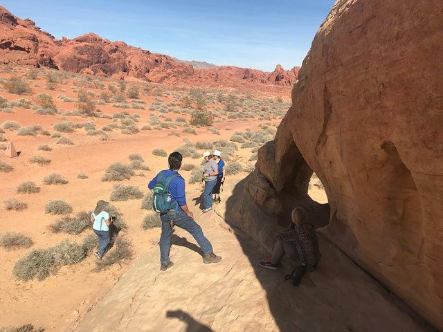 Valley of Fire Photography Hiking Tour Small Group Vegas — photo 2