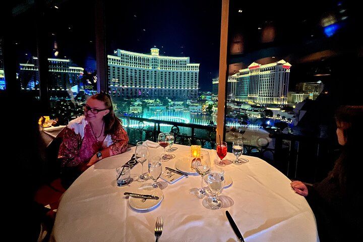 Strip Heli Flight & Eiffel Tower Dinner VIP Experience — photo 2
