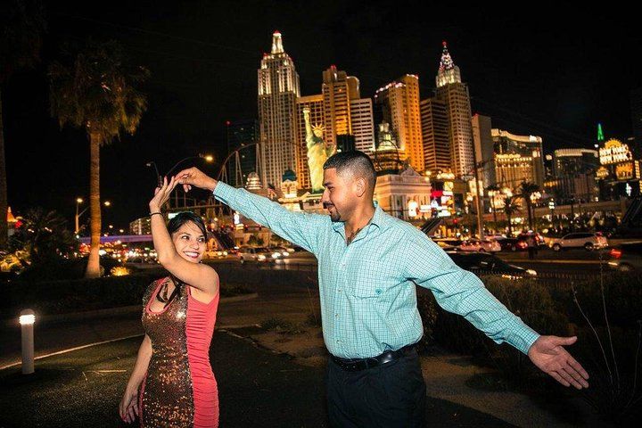 Vegas Strip Limo Photo Tour: Professional Photographer — photo 2
