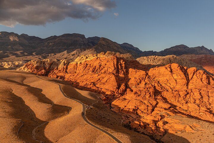 Red Rock Canyon Sunset Heli Flight with Champagne Landing — photo 3