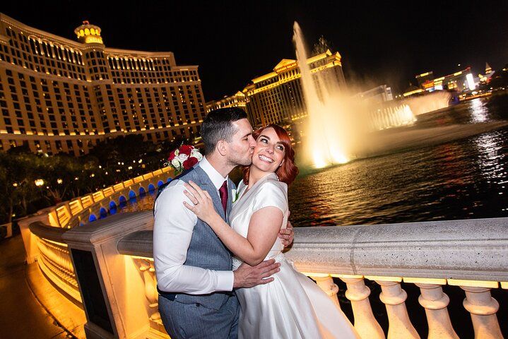Vegas Strip Limo Photo Tour: Private Photographer Experience — photo 2