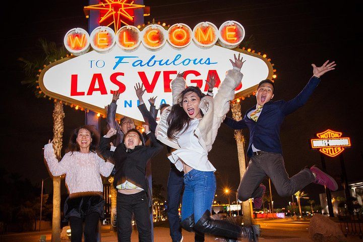 Vegas Strip Limo Photo Tour: Private Photographer Experience — photo 4