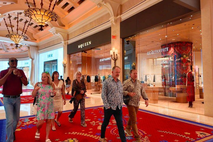 Vegas Strip Small Group Walk: Drink & Hidden Gems Tour — photo 3