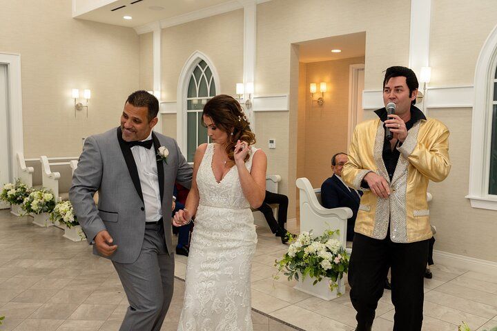 Vegas Elvis Wedding: Bliss Chapel Strip Performance Package — photo 3