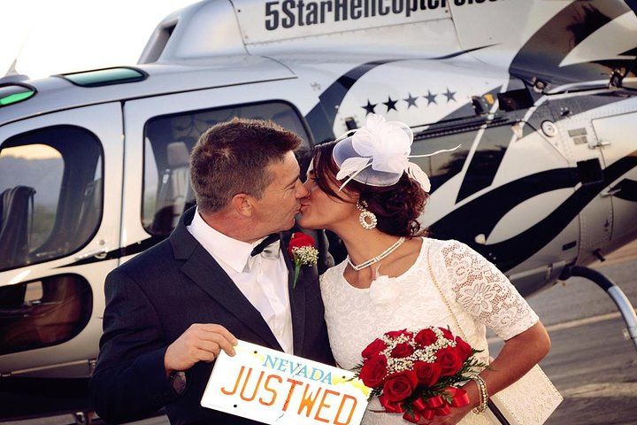 Las Vegas Helicopter Wedding Ceremony Night Flight — photo 1