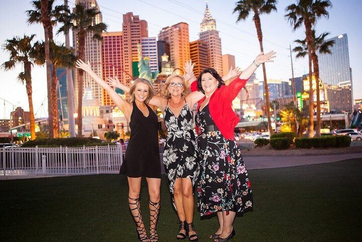 Vegas Strip Limo Photo Tour: Private Photographer Experience — photo 1