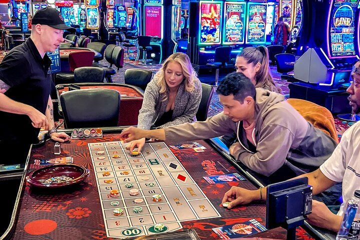 Vegas Casino Gaming Lessons: Real Table Training Downtown — photo 3