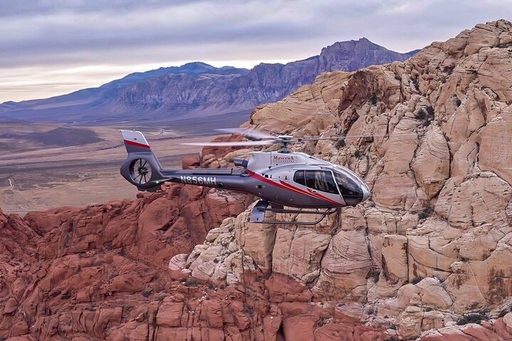 Red Rock Canyon Heli Tour with Landing & Champagne — photo 1