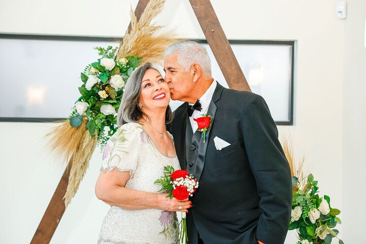 Vegas Chapel Wedding: 30-Min Ceremony & Photos Package — photo 2