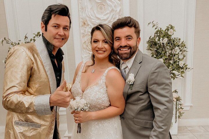 Vegas Elvis Wedding: Bliss Chapel Strip Performance Package — photo 1