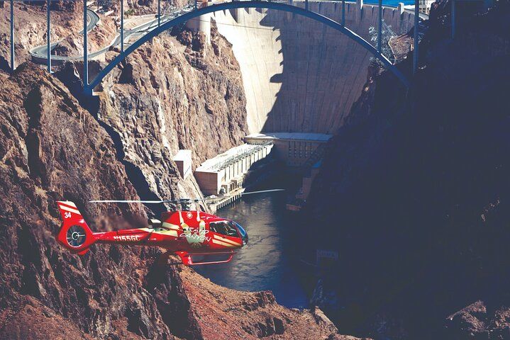 Hoover Dam & Strip Daytime Helicopter Flight — photo 1