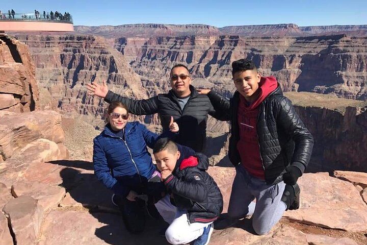 Spanish Grand Canyon West Skywalk Day Trip with Lunch — photo 3