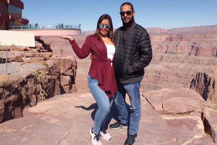 Spanish Grand Canyon West Skywalk Day Trip with Lunch — photo 2