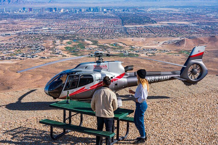 Red Rock Canyon Heli Tour with Landing & Champagne — photo 2