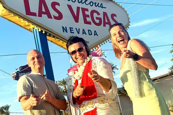 Vegas Elvis Wedding: Sign Photos & Immersive Chapel — photo 2
