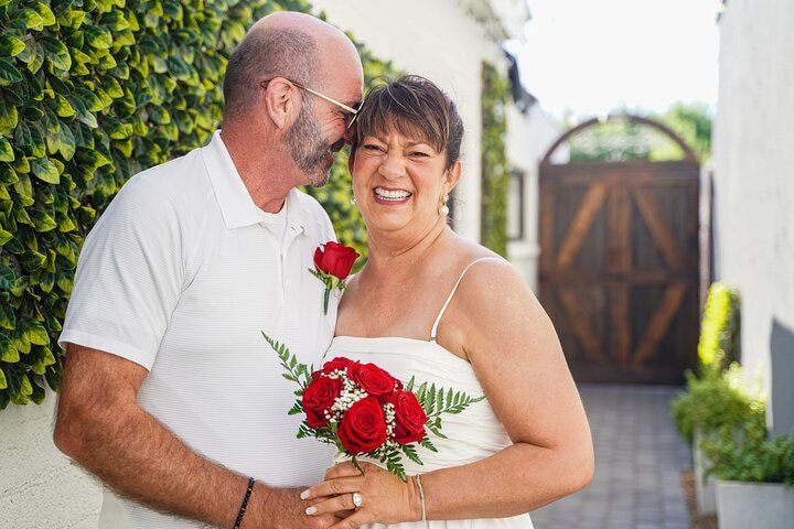 Vegas Chapel Wedding: Limo Package & Photography — photo 1