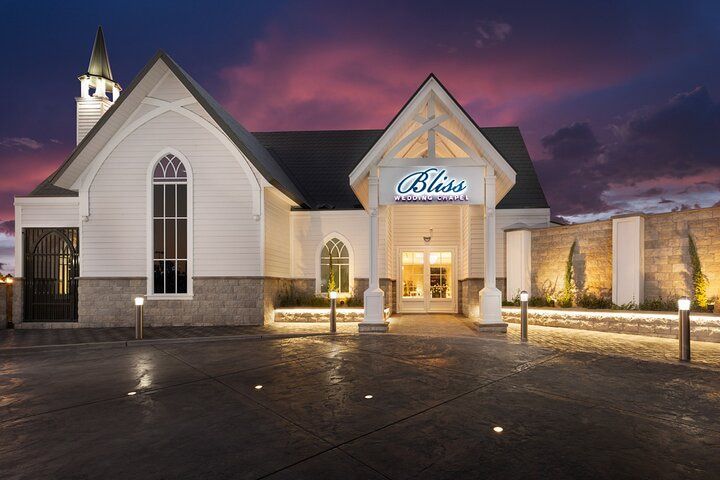 Bliss Chapel Vegas Wedding: Luxury Package & Transport — photo 3