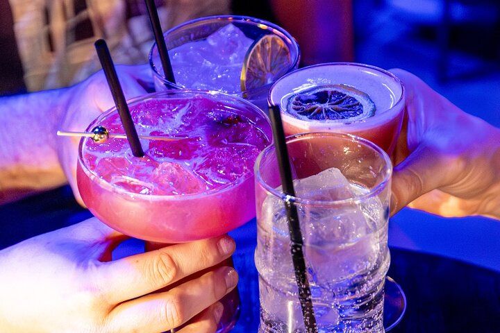Fremont Street Bar Crawl: 3 Drinks & Local Gems Walk — photo 2