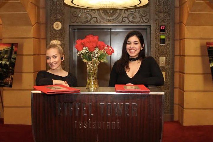 Strip Heli Flight & Eiffel Tower Dinner VIP Experience — photo 4