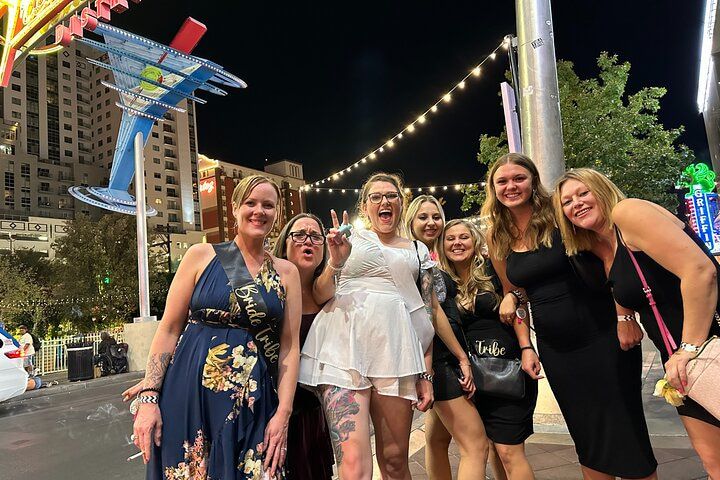Fremont Street Bar Crawl: 3 Venues + Drink Specials — photo 3