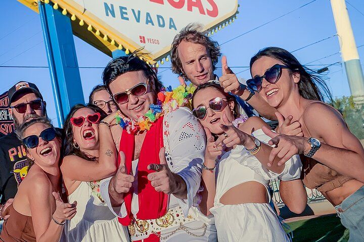 Vegas Elvis Wedding: Sign Photos & Immersive Chapel — photo 1