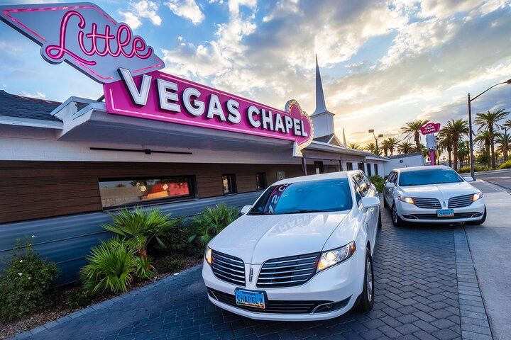 Vegas Elvis Wedding: Limo & Chapel Package — photo 1