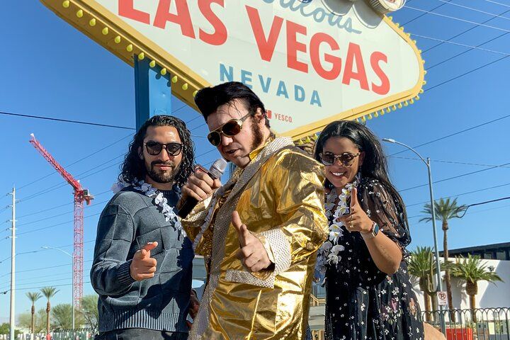 Vegas Sign Elvis Wedding: 45-Min Outdoor Ceremony — photo 4