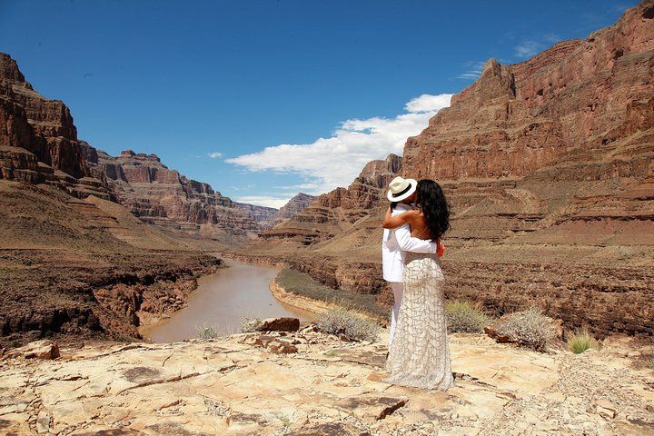 Grand Canyon Helicopter Wedding with Limo & Photos — photo 2