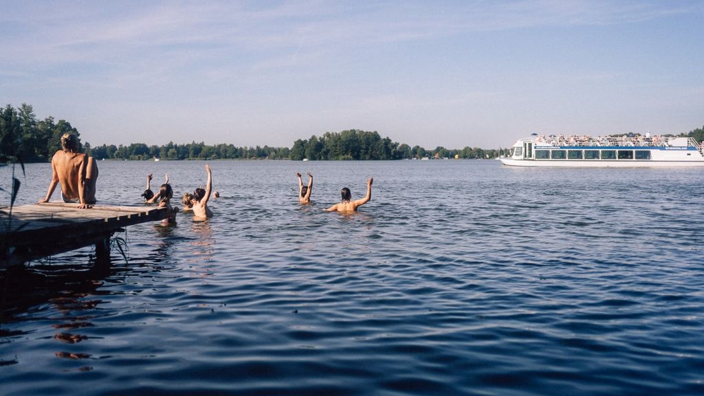 Badende im Teupitzer See