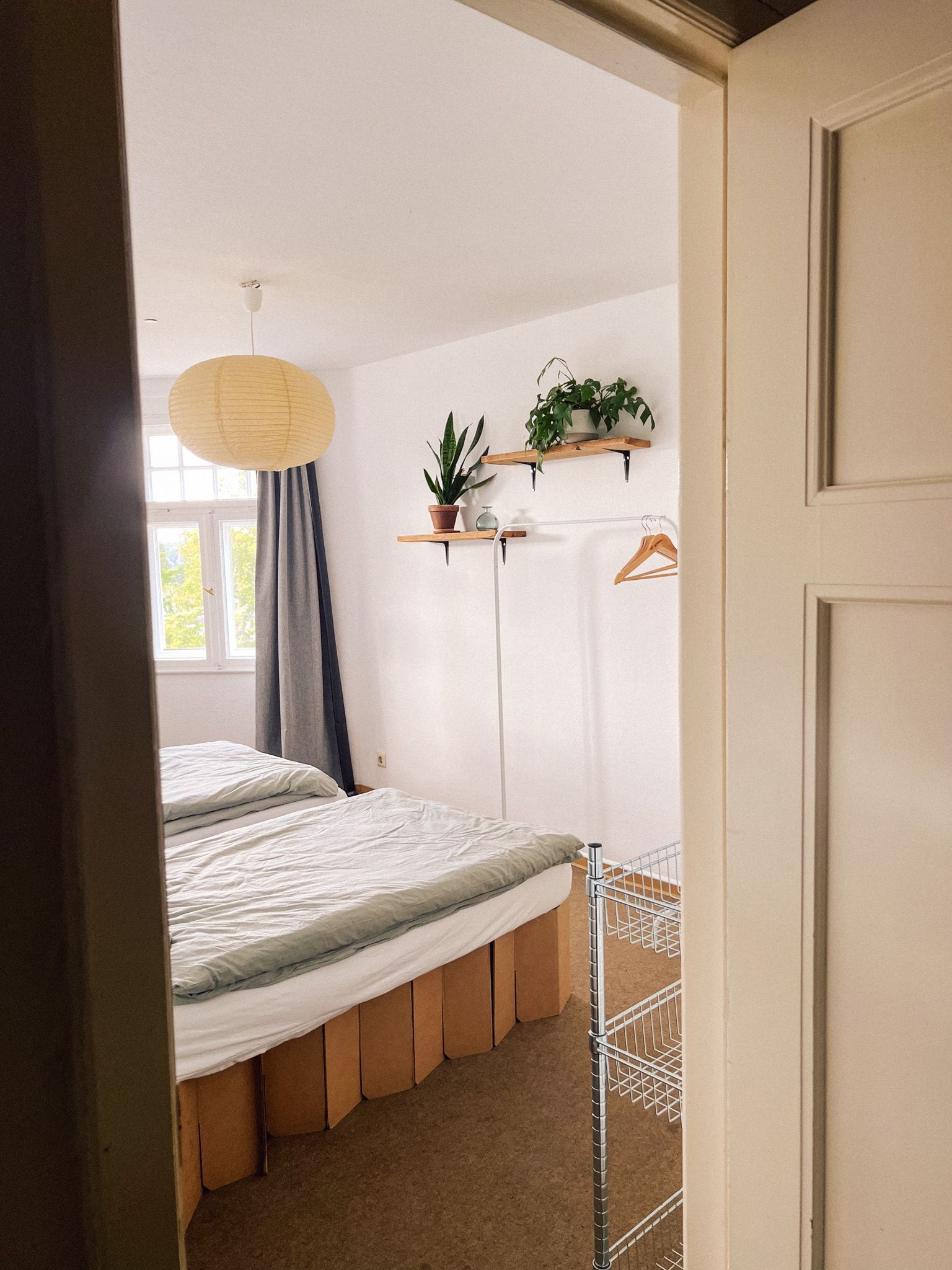 Zimmer für zwei Personen in der Villa mit Blick ins Grüne und eigenem Bad für den Offsite-Aufenthalt