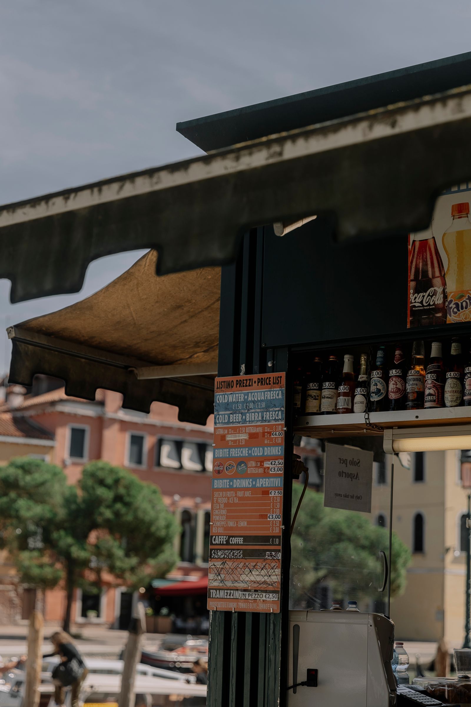 Multilingual Restaurant Menus: How to Serve Tourists Without Losing Sales
