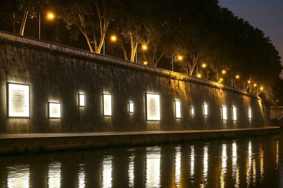 Installazioni luminose di Luminis sui muraglioni del Tevere