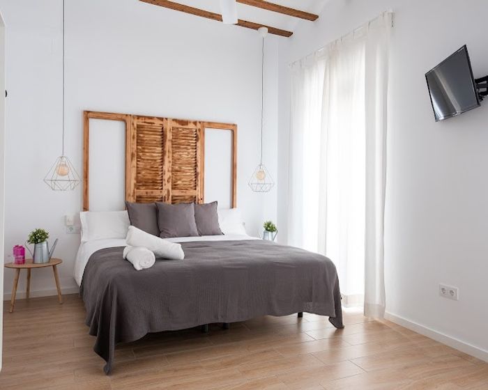 GOMEZ ROOMS