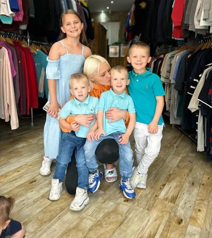 Courtney Lynch selling vintage clothing on Tilt