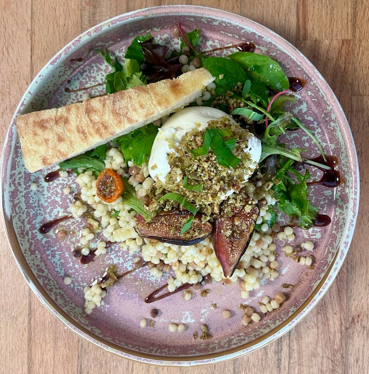 Burrata, figues rôties et pécan