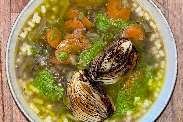 Soupe de lentilles, fregola et pesto