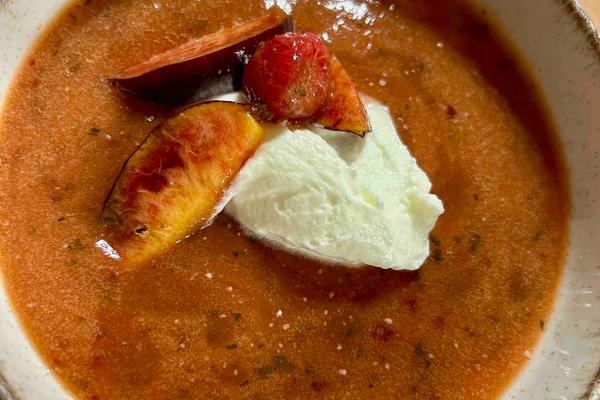 Soupe de pêches à l'eau de rose