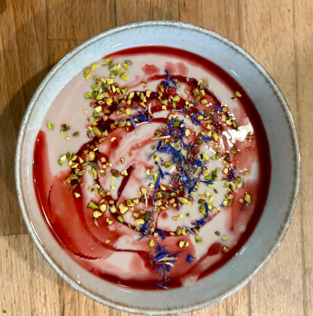 Soupe d'hibiscus à la pistache