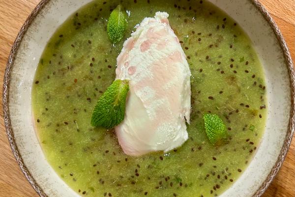 Soupe de kiwi, glace aux pommes