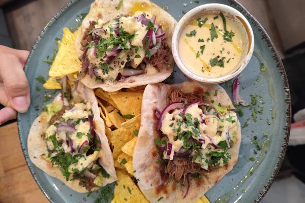 Tacos de viande braisée effilochée
