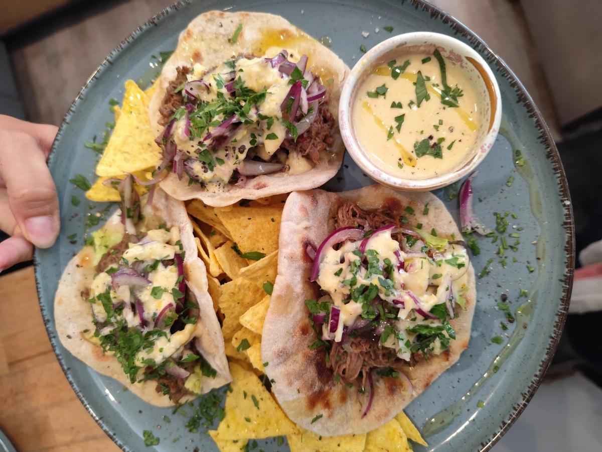 Tacos de viande braisée effilochée