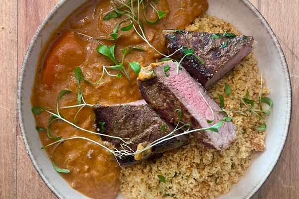 Mafé de bœuf fumé au chalumeau