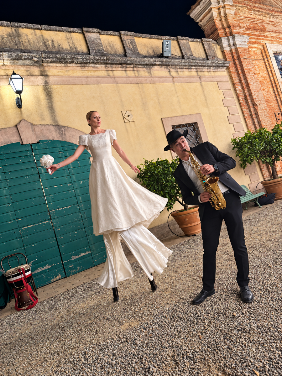 Lcsax & Trampoli (stilts)