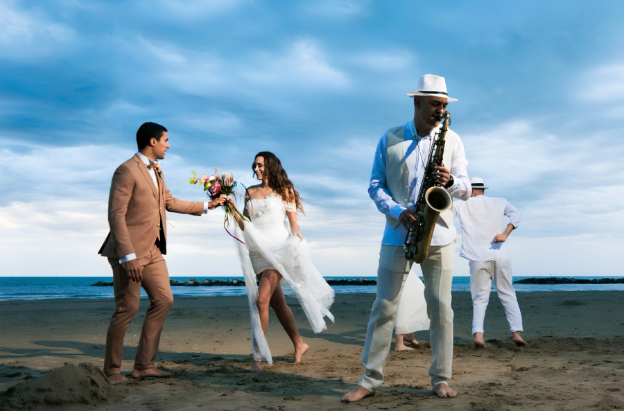 LCsax wedding on the sea - latin show