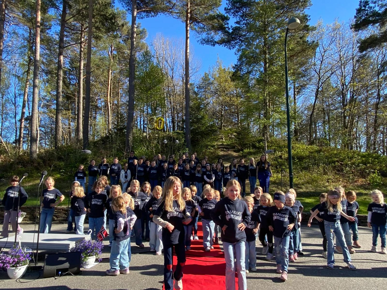 Bilde av barn i kor