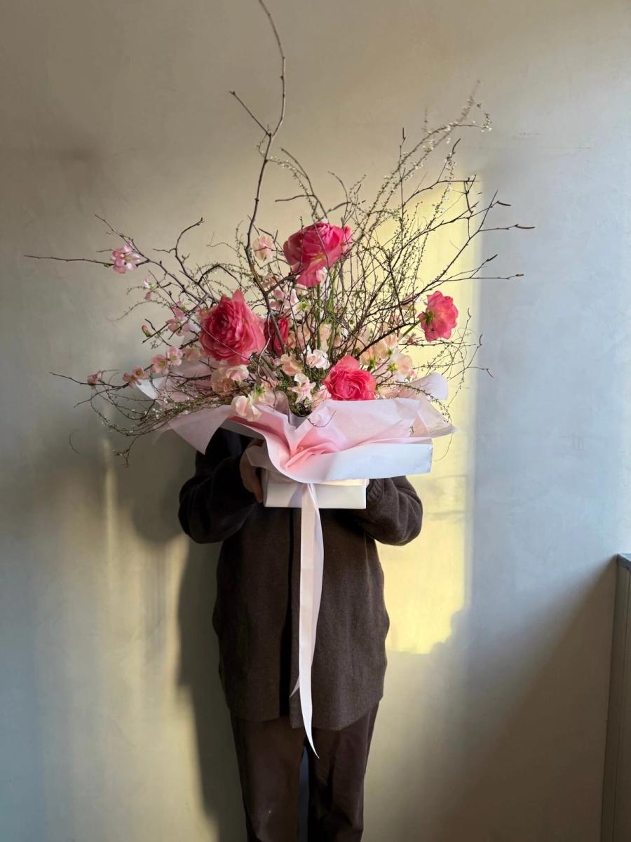 Product image in gallery for Valentine's Signature Flower Arrangement | Item 4